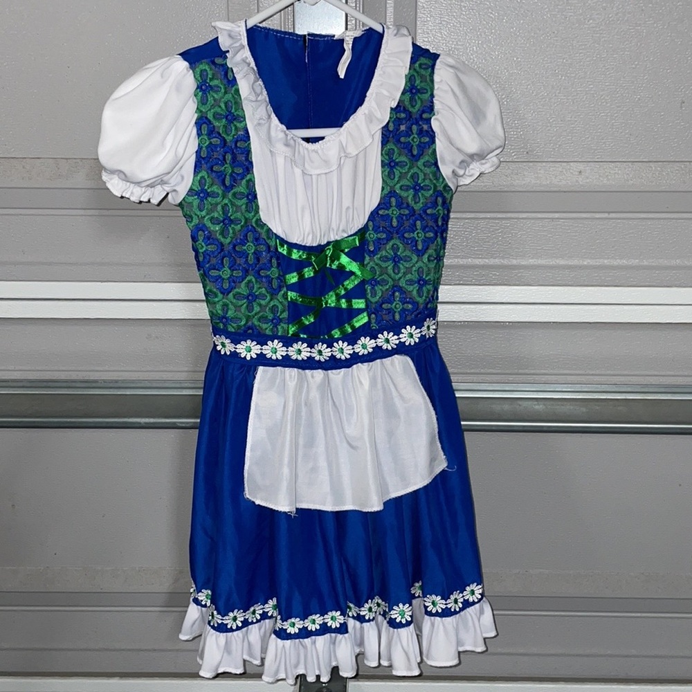 Dress costume